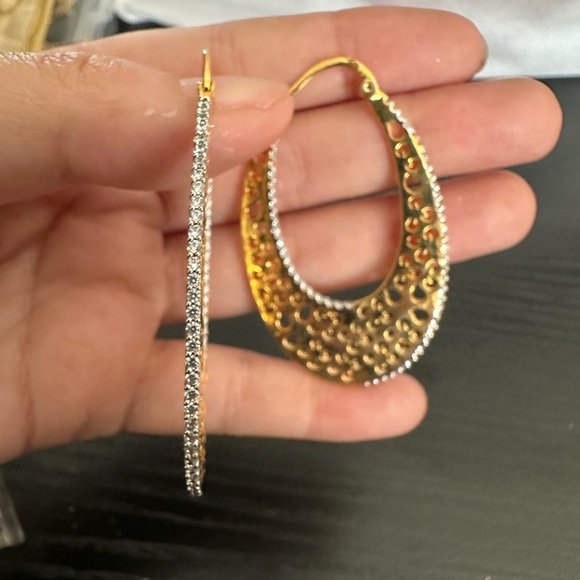 Gold oval hoop earrings - Picture 2 of 2